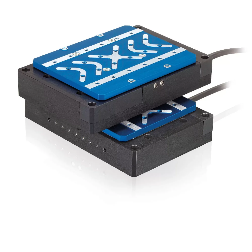 Multi-axis setup with two V-528 PIMag® voice coil linear stages.